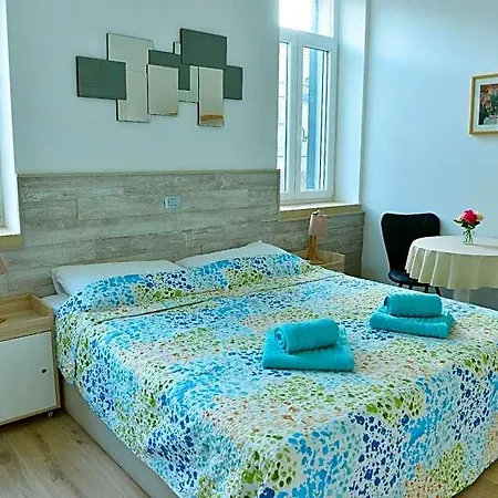 Hotel 3 Flowers On Rokova St-5 Min To Old Town 3*