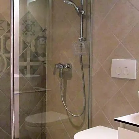 Hotel 3 Flowers On Rokova St-5 Min To Old Town 3*